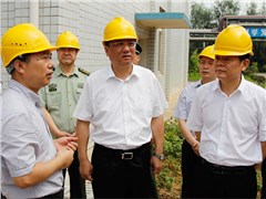 　　副省长黄关春来哇哈体育常德公司检查调研安全生产工作